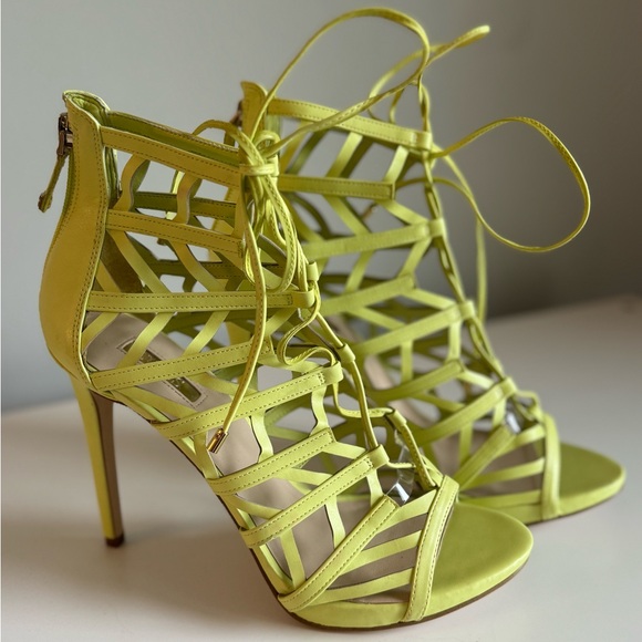 Heels Guess , size 9 - Picture 4 of 11